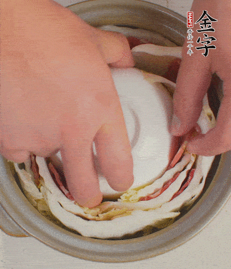 寬度剛好是鍋的高度?？垡粋€小碗更有助于幫助造型。