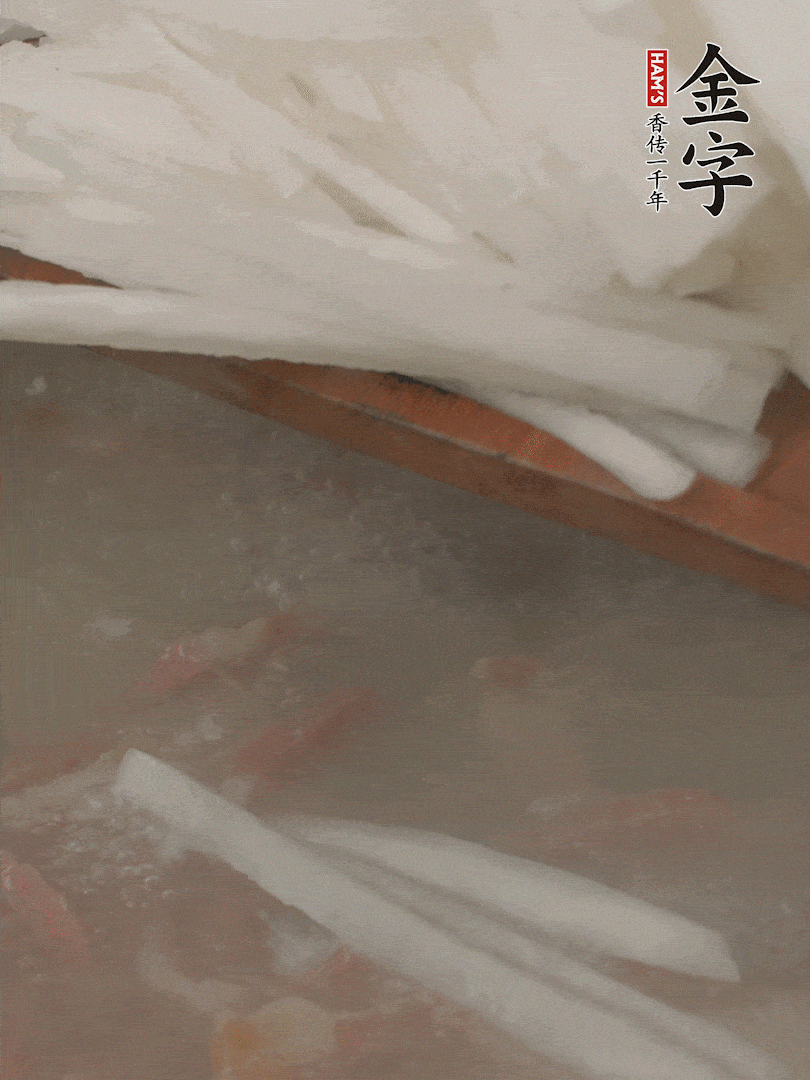 放蘿卜絲，燉5分鐘。