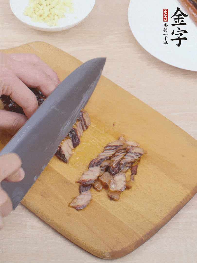 金字醬油肉切薄片。