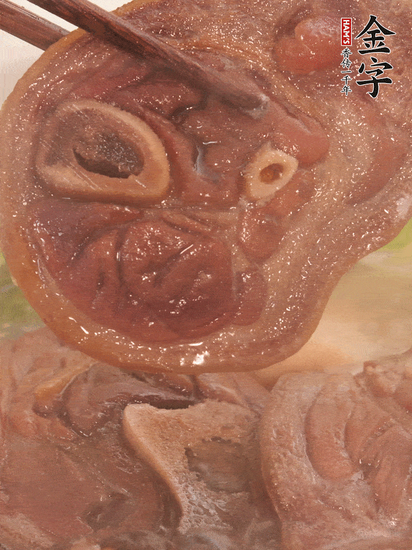 大火燒開后，調(diào)成小火燜煮30分鐘，煮至蓮藕軟糯。