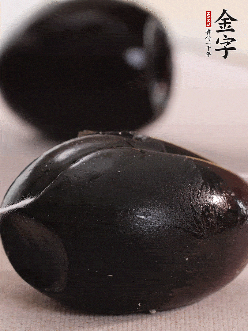 娃娃菜金針菇去跟洗凈，皮蛋改刀。