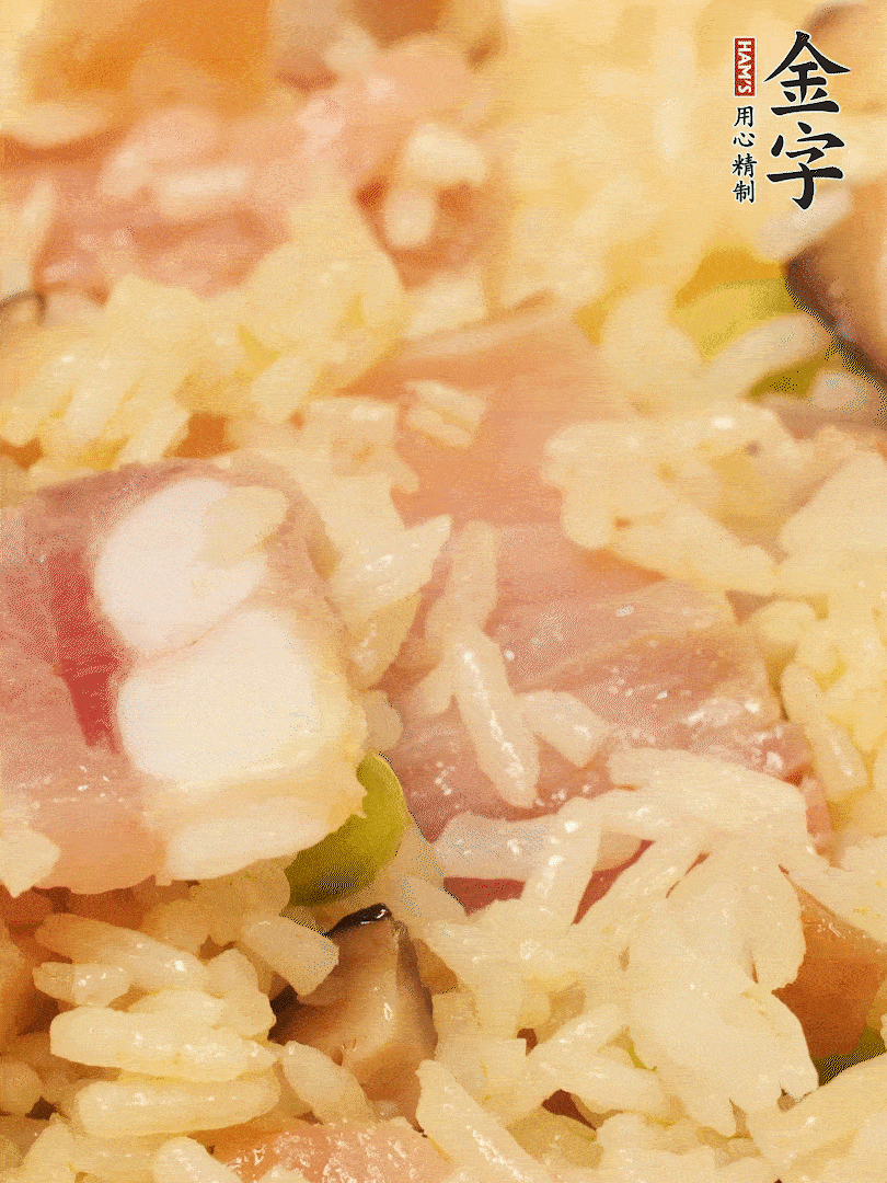 下米飯、蝦米繼續(xù)翻炒